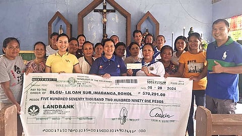 DOLE 7 mihatag og P1.6M  livelihood assistance alang sa 3 ka asosasyon sa Bohol