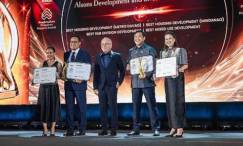 (From left) Alsons Dev Asst. VP for Business Development & Management Jolla Soriaga, President & CEO Miguel Dominguez, Director Marco Alcantara, and Asst. Gen. Manager for Sales & Marketing Jessa Mae Sisi received Alsons Dev’s awards presented by Atelier A President & CEO Carlo Cordaro (center) at the 12th PropertyGuru Philippines Property Awards