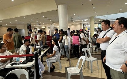 Lawyer Lionel Marco Castillano (extreme right), the regional election director of the Negros Island Region, visits the Robinsons shopping mall in Dumaguete City, Negros Oriental province on Monday  (Sept. 30, 2024) during the last day of voter registration. The Comelec in Negros Oriental is all set for the filing of Certificates of Candidacy from Oct. 1 to 8. 