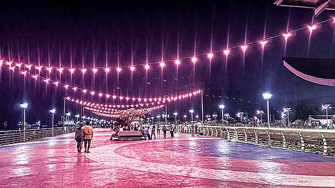 Pink October sa boardwalk sa Naga 