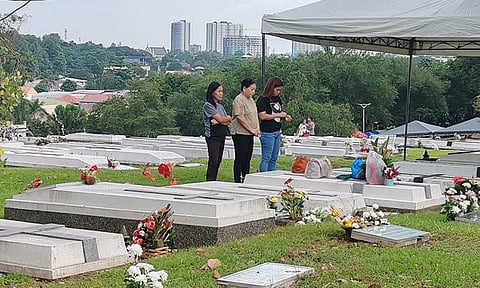 Visitors began arriving at San Pedro Memorial Park in Davao City on the afternoon of October 31, 2024, to honor their departed loved ones for the annual Undas observance.