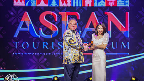 MALAYSIA. Dato Sri Tiong King Sing, Malaysian Minister of Tourism, Arts and Culture, hands over the symbolic gavel to Philippine Tourism Secretary Christina Garcia Frasco for the chairmanship and hosting of the Asean Tourism Forum (ATF) in 2026 during the closing ceremony of the Asean Tourism Forum in Johor Bahru, Malaysia on January 20, 2025.