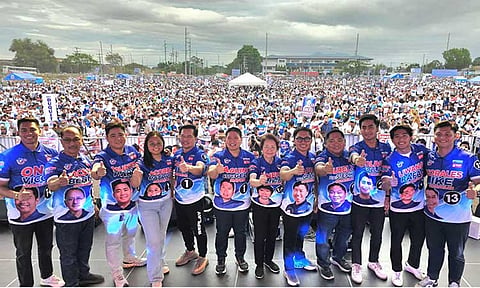 TEAM GELD-JUN
More than 30,000 supporters of Mabalacat mayoralty candidate Geld Aquino, vice mayorable Jun Castro and their council bets, show unity and support for the team during the candidates' opening salvo in Barangay Mabiga  on Saturday.
Photo by Chris Navarro