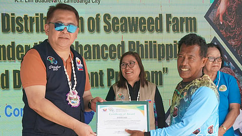 ZAMBOANGA. The Department of Agriculture-Bureau of Fisheries and Aquatic Resources (DA-BFAR) turns over some P11.49 nursery projects and farm implements to seaweed farmers across Zamboanga City in line with DA-BFAR’s Enhance Philippine Seaweed Development Program. Isidro Velayo, Jr., DA-BFAR assistant director for technical services (left), led the ceremonial turnover of the nursery projects and farm implements on Friday, April 4. (SunStar Zamboanga) 