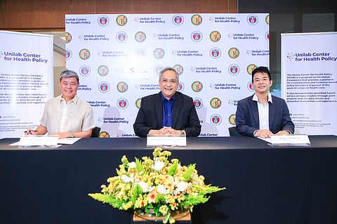 From left: Michael Tee, Chancellor, University of the Philippines Manila; Atty. Jose Maria Ochave, Executive Director, Unilab Foundation; and Dr. Hilton Lam, Director, Institute of Health Policy and Development Studies, University of the Philippines Manila.


