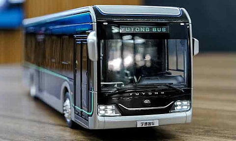 The Davao City Government has procured 10 new low-floor city buses to address current public transport challenges. The buses, from AutoKID Truck Solutions, will serve as part of the DC Bus Interim Bus Service, offering free rides initially. This move was prompted by delays in the larger Davao Public Transport Modernization Project, with data from the city’s Peak Hours Augmentation Bus Service (PHABS) helping identify needed routes and services. The buses are set to arrive by September, with operations expected to begin in the fourth quarter of 2025.