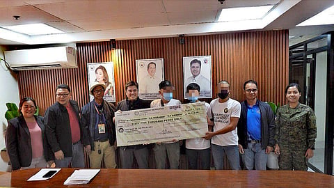 ILOILO. Three former rebels in Antique received P65,000 each under the E-Clip program on August 6, 2025, through the Provincial Government and DILG, with support from the 61st Infantry Battalion. The program continues to aid the reintegration of former insurgents into peaceful communities. 



