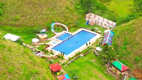 Aumentado, laing opisyales sa Bohol gisilotan sa kontrobersiya sa Chocolate Hills