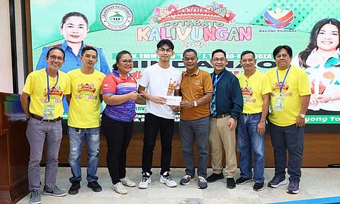 KALIVUNGAN CHAMPION. International Master (IM) Christian Gian Karlo Arca receives his championship prize after ruling the Gov. Emmylou “Lala” J. Taliño-Mendoza 13th Mindanao Open Chess Championship at the Cotabato Provincial Capitol. The 16-year-old topped the eight-round Swiss System event with 7.5 points.
