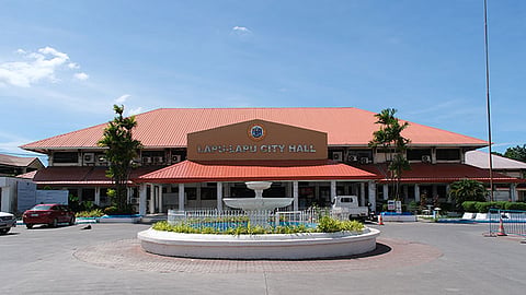 Lapu-Lapu awards P5K to 35 new professionals