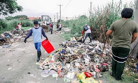GARBAGE CLEARING OPERATION. Personnel of San Fernando's City Environment and Natural Resources Office conducted garbage clearing operations along the boundary of Barangay Del Pilar and San Nicolas on Aug. 29. (Photo courtesy of CSFP-CIO)