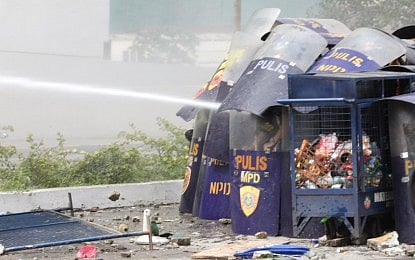 VIOLENT PROTESTS. Police take cover behind riot shields as they fire water cannons to repel protesters hurling rocks at Ayala Bridge, near Malacañang in Manila, on Sunday, September 21, 2025. Authorities enforced “maximum tolerance” amid escalating clashes at the anti-corruption rally.