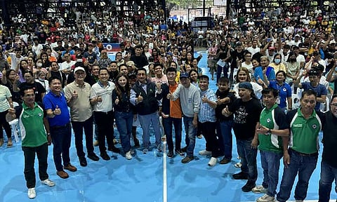 AKAP IN SAN LUIS 
Senator Lito Lapid leads the distribution of financial assistance to 666 San Luis folks through DSWD’s AKAP. He is joined by San Luis Mayor Jayson Sagum, and Board Members Maynard Lapid and Kaye Naguit. - Princess Clea Arcellaz 