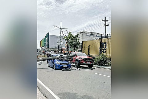 Sakyanan nalambahan sa konkreto nga poste