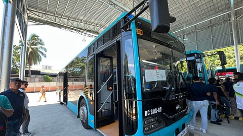 DAVAO. Gipakita sa mga media ang napulo ka Davao Bus nga bag-ong modernong low-floor nga bus ubos sa Davao City Interim Bus Service (DIBS) ang niabot na sa Davao City Overland Transport Terminal (DCOTT), Martes, Oktubre 14, 2025. (Marianne L. Saberon-Abalayan) 