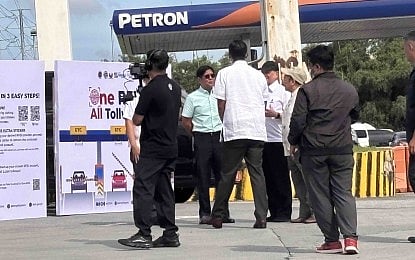 UNIFIED RFID. President Ferdinand R. Marcos Jr. unveils the new unified RFID system for all Luzon toll expressways during the launching ceremony at the SLEX Toll Operation Building in Calamba City, Laguna on Tuesday (Oct. 21, 2025). The project, dubbed “One RFID, All Tollways," aims to simplify toll payments, allowing motorists to use a single RFID sticker for hassle-free travel across all major expressways in Luzon. (Photo from Malacañang Press Corps pool)