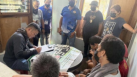5 sikop sud sa drug den sa Brgy. Inayawan 