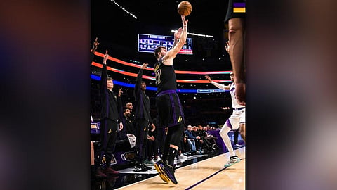 LeBron returns as Lakers roll past Jazz