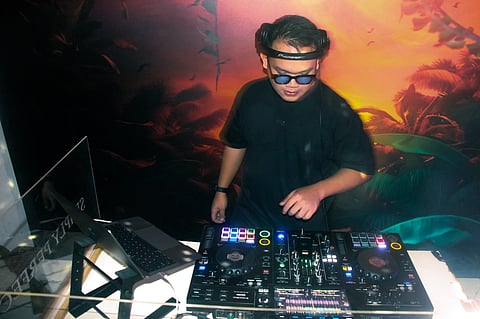 Duyog sa kalampusan sa usa ka Sugboanon'g DJ
