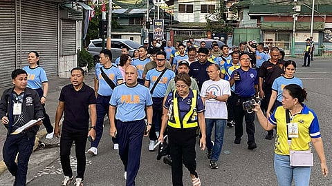 Abli nga manhole, ali sa sidewalk
namatikdan sa rota sa prosisyon