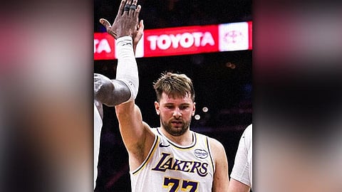 Lakers rout Warriors, snap skid