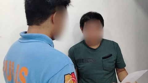 ILOILO. Police operatives from the Criminal Investigation Group – Regional Field Unit in Western Visayas and the San Jose Municipal Police Station escort the province’s seventh most wanted person following his arrest in San Jose, Antique, for alleged violations of RA 7610. 