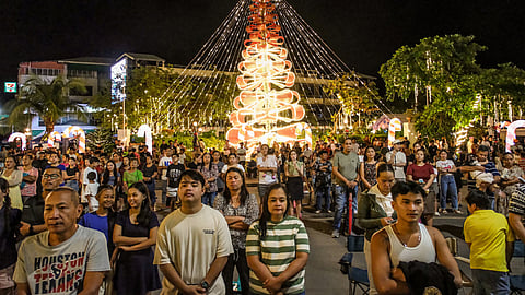 Mandauehanons mitambong sa Misa de Gallo gawas sa National Shrine of St. Joseph. 