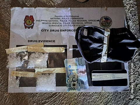 BACOLOD. The Police Regional Office–Negros Island Region (PRO-NIR) once again scored a major breakthrough in its relentless and uncompromising campaign against illegal drugs and seized an estimated P782,000 worth of substances believed to be shabu in a drug bust in Purok Magtiayon, Barangay 10, Bacolod City, on January 4, 2026. 
