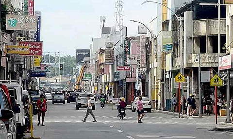 The Davao Light and Power Company said it expects Phase 2 of the Ramon Magsaysay Avenue Underground Cabling Project to be completed before the Araw ng Dabaw festivities.
Fermin Edillon, head of Davao Light’s Reputation Enhancement Department, said a minor delay occurred because some equipment did not arrive on schedule.
