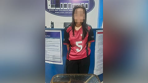 Kahera sa fast food chain mibulsa sa halin, sikop 
