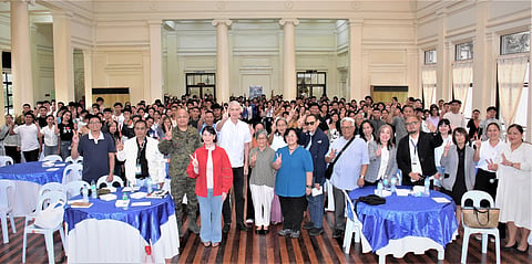 NEGROS. Negros Occidental Governor Eugenio Jose Lacson distributed educational assistance worth a total of P1.5 million to 300 Kapatiran next-of-kin grantees at the Capitol Social Hall on Tuesday, February 10, 2026. 