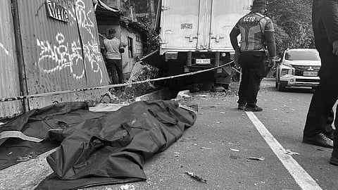 Wing van midaro sa motorsiklo, 4 patay