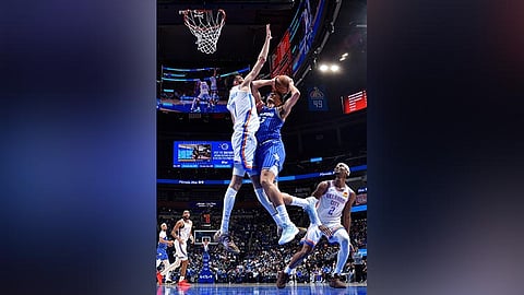DEPENSA. Pilit nga depensa ang gihimo ni Oklahoma City Thunder big man Chet Holmgren (7) ning aktuha batok kang Tristan da Silva sa Orlando Magic sa usa sa mga aksyon sa NBA kagahapon, Miyerkules, Marso 18, 2026 (PH time). / OKC Thunder FB Page