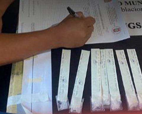 ZAMBOANGA. Lawmen arrest an individual and seize more than P47,000 worth of illegal drugs in a law enforcement operation Friday, April 3, in Purok 1, Poblacion village, Tubod, Lanao del Norte. (SunStar Zamboanga)
