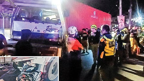 2 ka babaye nga angkas sa motor
naatrasan sa trailer truck, patay
