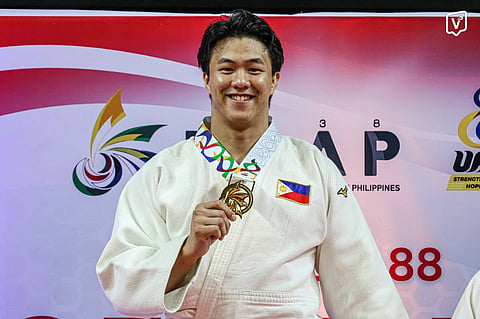 FINAL 5TH UAAP GOLD. Dabawenyo Chino Sy Tancontian of the University of Santo Tomas (UST) holds his gold medal following his victory in the men’s -100kg event of the University Athletic Association of the Philippines (Uaap) Season 88 judo tournament at Rizal Memorial Coliseum on April 11, capping his collegiate career.