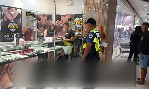 The Davao City Police Office (DCPO) has launched a hot pursuit and dragnet operation against suspects in a brazen jewelry store robbery at a mall in Barangay Buhangin at noon on April 11, 2026.