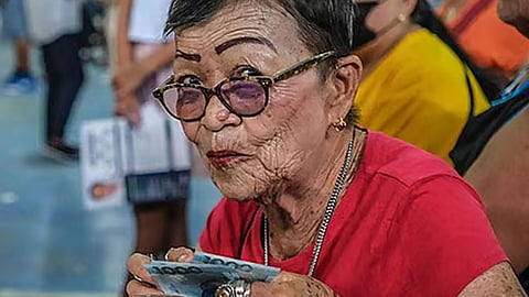 Cebu City Mayor vetoes rule allowing families to claim senior citizen aid 