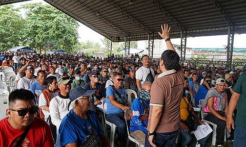Mabalacat trike drivers
get aid from government 