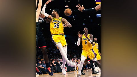 LAL nakauna sa series batok Rockets