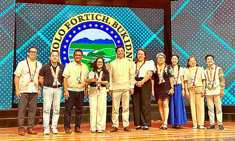 Aboitiz Renewables First Vice President and General Manager for Hydro Noreen Vicencio and Assistant Vice President for Stakeholder Relations and Permitting John Michael Rico received a plaque of recognition from the Municipality of Manolo Fortich during the town’s 109th Charter Day celebration for the company’s consistent tax contributions in Bukidnon. The recognition was presented by Bukidnon Vice Gov. Clive Quiño, Manolo Fortich Mayor Rogelio Quiño, and members of the municipal council.