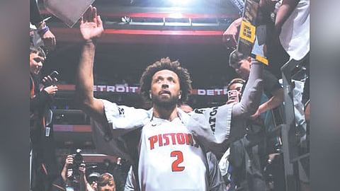 Pistons snap historic home skid