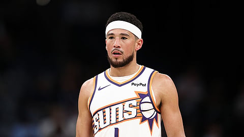 Booker gipamulta sa NBA sa pagsaway sa referee