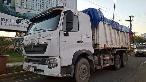 Drayber sa van angol human
mibangga sa garbage truck 