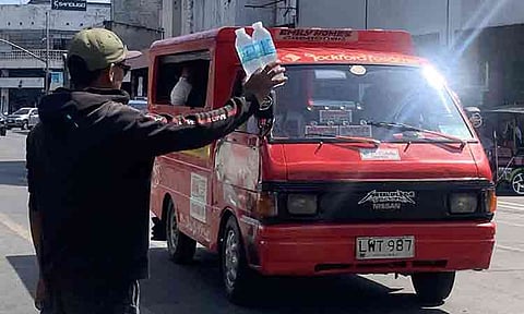 A local vendor hands out cold bottled water to a PUJ driver along the busy streets of C.M. Recto in Davao City on Thursday, April 16, 2026. As temperatures continue to rise this April, these small acts of roadside relief have become a common sight, helping drivers and commuters stay hydrated against the intense midday sun. Authorities advise the public to stay hydrated and limit direct sun exposure to prevent heat-related illnesses.