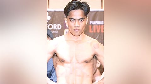Llover closes in on world title shot