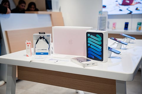 Hello, Neo – and Hello, Vespa!
Get the MacBook Neo at The Loop, win a brand new Vespa
