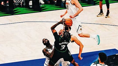 PLAYOFFS: Nag-fadeaway jumper si Jaden McDaniels batok sa Denver Nuggets ning aktuha atol sa Game 6 sa ilang Western Conference 1st round series sa NBA Playoffs kagahapon, Biyernes, Mayo 1, 2026 (PH time). / Minnesota Timberwolves FB Page