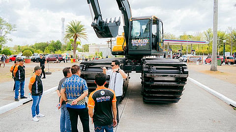 Bacolod acquires mini amphibious excavator for river clearing operations