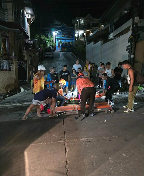 Mga sakay sa motor gitabang.
